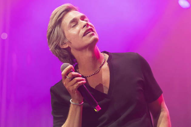 October 12, 2026, Madrid, Spain: Carlos Baute performs during the Hispanidad Festival 2026 at the Plaza de Espana in Madrid. Madrid Spain  - ZUMAs197 20261012_aaa_s197_498 Copyright: xAtilanoxGarciax