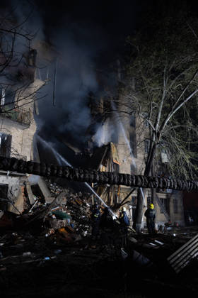 October 12, 2026, Kharkiv, Kharkiv Oblast, Ukraine: Local rescue workers and volunteers clear rubble following a Russian Missile attack on a residential area that killed multiple people in Kharkiv, Ukraine. Emergency crews search through the heavily damaged building and collapsed sections of the building for survivors and the remains of those killed in the attack. Kharkiv Ukraine - ZUMAm350 20261012_zip_m350_008 Copyright: xCameronxJones-Manleyx