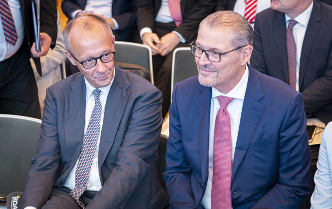 Friedrich Merz besucht Arbeitgebertag 2026 EUR, Deutschland, Berlin, 13.10.2026: Bundeskanzler Friedrich Merz (CDU) und Arbeitgeberpräsident Rainer Dulger auf dem Arbeitgebertag 2026 der Bundesvereinigung der Deutschen Arbeitgeberverbände.