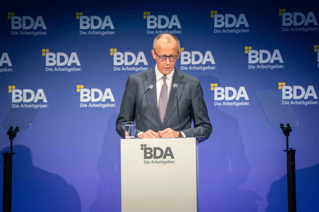 Bundeskanzler Friedrich Merz während seiner Rede vor dem Arbeitgebertag;Deutsche Arbeitgebertag 2026 - Bundesvereinigung der Deutschen Arbeitgeberverbände BDA, Berlin Berlin Deutschland bcc, Berliner Congress Center
