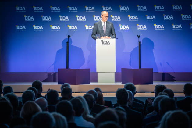 Bundeskanzler Friedrich Merz während seiner Rede vor dem Arbeitgebertag;Deutsche Arbeitgebertag 2026 - Bundesvereinigung der Deutschen Arbeitgeberverbände BDA, Berlin Berlin Deutschland bcc, Berliner Congress Center
