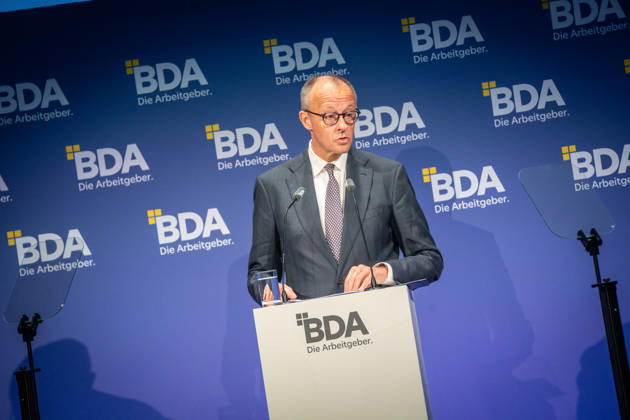 Bundeskanzler Friedrich Merz während seiner Rede vor dem Arbeitgebertag;Deutsche Arbeitgebertag 2026 - Bundesvereinigung der Deutschen Arbeitgeberverbände BDA, Berlin Berlin Deutschland bcc, Berliner Congress Center