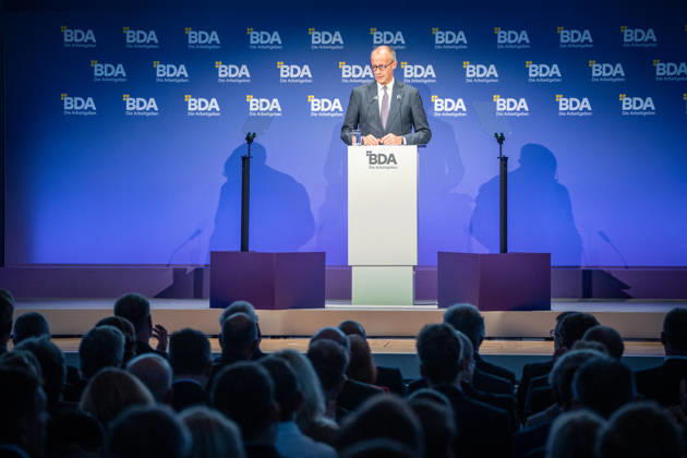 Bundeskanzler Friedrich Merz während seiner Rede vor dem Arbeitgebertag;Deutsche Arbeitgebertag 2026 - Bundesvereinigung der Deutschen Arbeitgeberverbände BDA, Berlin Berlin Deutschland bcc, Berliner Congress Center