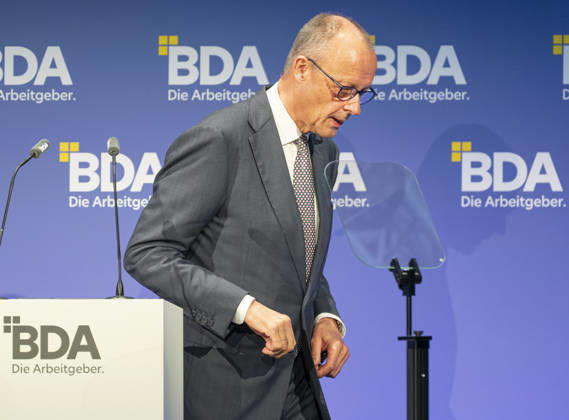Friedrich Merz besucht Arbeitgebertag 2026 EUR, Deutschland, Berlin, 13.10.2026: Bundeskanzler Friedrich Merz (CDU) hält eine Keynote auf dem Arbeitgebertag 2026 der Bundesvereinigung der Deutschen Arbeitgeberverbände.