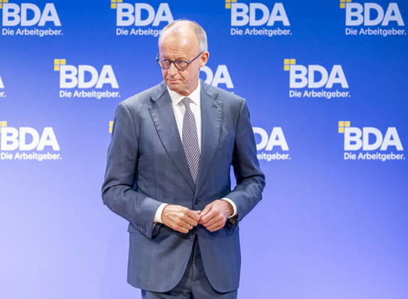 Friedrich Merz besucht Arbeitgebertag 2026 EUR, Deutschland, Berlin, 13.10.2026: Bundeskanzler Friedrich Merz (CDU) hält eine Keynote auf dem Arbeitgebertag 2026 der Bundesvereinigung der Deutschen Arbeitgeberverbände.