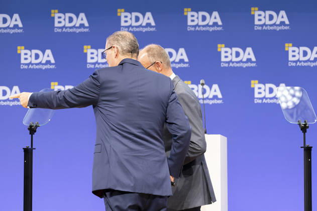 Friedrich Merz + Rainer Dulger EUR, Deutschland, Berlin, 13.10.2026: Bundeskanzler Friedrich Merz (CDU) und Rainer Dulger, Arbeitgeberpräsidenthält Dialog auf dem Arbeitgebertag 2026 der Bundesvereinigung der Deutschen Arbeitgeberverbände.