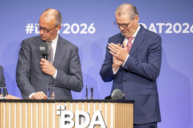 Friedrich Merz + Rainer Dulger EUR, Deutschland, Berlin, 13.10.2026: Bundeskanzler Friedrich Merz (CDU) und Rainer Dulger, Arbeitgeberpräsidenthält Dialog auf dem Arbeitgebertag 2026 der Bundesvereinigung der Deutschen Arbeitgeberverbände.
