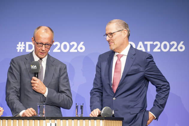 Friedrich Merz + Rainer Dulger EUR, Deutschland, Berlin, 13.10.2026: Bundeskanzler Friedrich Merz (CDU) und Rainer Dulger, Arbeitgeberpräsidenthält Dialog auf dem Arbeitgebertag 2026 der Bundesvereinigung der Deutschen Arbeitgeberverbände.