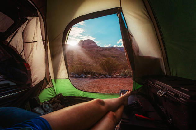 Relaxing inside a tent with a desert mountain view Alamogordo, New Mexico, United States CR_KRRY261009-2124147-01 ,model released, Symbolfoto ,property released