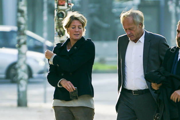 CNTV BLOCK- Gerhard Delling TV Moderator Christina Block Unternehmerin mit ihren kommen wie immer zu Fuss zum Gericht am 82 Prozess Tag13.10.2026 in beim Prozess wegen mutmasslicher Kindesentfuehrung im Landgericht Hamburg Strafjustizgebaeude Entfuehrungsfall der Block Kinder Hamburg Deutschland