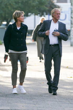 CNTV BLOCK- Gerhard Delling TV Moderator Christina Block Unternehmerin mit ihren kommen wie immer zu Fuss zum Gericht am 82 Prozess Tag13.10.2026 in beim Prozess wegen mutmasslicher Kindesentfuehrung im Landgericht Hamburg Strafjustizgebaeude Entfuehrungsfall der Block Kinder Hamburg Deutschland