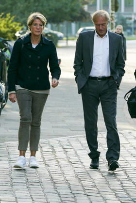 CNTV BLOCK- Gerhard Delling TV Moderator Christina Block Unternehmerin mit ihren kommen wie immer zu Fuss zum Gericht am 82 Prozess Tag13.10.2026 in beim Prozess wegen mutmasslicher Kindesentfuehrung im Landgericht Hamburg Strafjustizgebaeude Entfuehrungsfall der Block Kinder Hamburg Deutschland