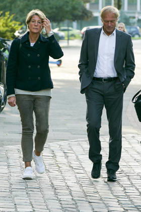 CNTV BLOCK- Gerhard Delling TV Moderator Christina Block Unternehmerin mit ihren kommen wie immer zu Fuss zum Gericht am 82 Prozess Tag13.10.2026 in beim Prozess wegen mutmasslicher Kindesentfuehrung im Landgericht Hamburg Strafjustizgebaeude Entfuehrungsfall der Block Kinder Hamburg Deutschland