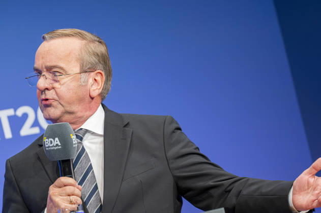 Boris Pistorius besucht Arbeitgebertag 2026 EUR, Deutschland, Berlin, 13.10.2026: Boris Pistorius (SPD) Bundesminister der Verteidigung im Interview und Panel auf dem Arbeitgebertag 2026 der Bundesvereinigung der Deutschen Arbeitgeberverbände.
