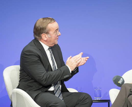 Boris Pistorius besucht Arbeitgebertag 2026 EUR, Deutschland, Berlin, 13.10.2026: Boris Pistorius (SPD) Bundesminister der Verteidigung im Interview und Panel auf dem Arbeitgebertag 2026 der Bundesvereinigung der Deutschen Arbeitgeberverbände.