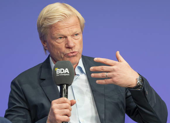 Oliver Kahn besucht Arbeitgebertag 2026 EUR, Deutschland, Berlin, 13.10.2026: Oliver Kahn, Welttorhüter, Unternehmer, Investor, Gründer der Oliver Kahn-Stiftungim Interview auf dem Arbeitgebertag 2026 der Bundesvereinigung der Deutschen Arbeitgeberverbände.