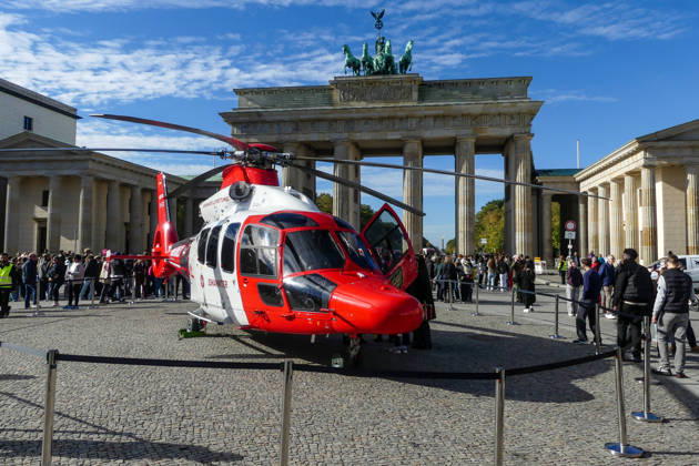 Hubschrauber berlin 7aIMG: 0576887 FüllerBerlin, Berlin, Deutschland