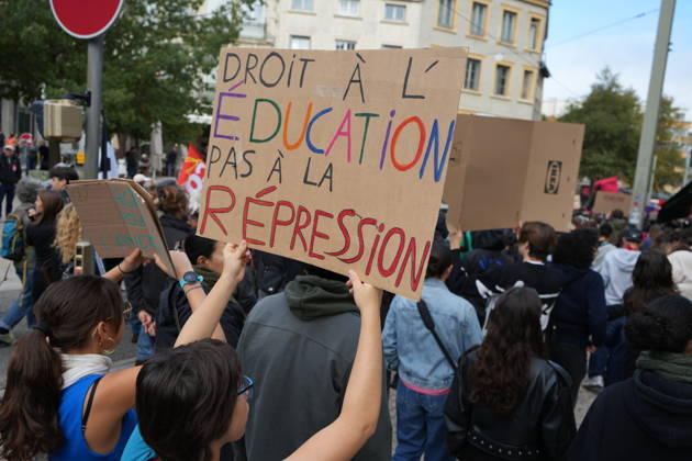 Students protest in Saint-Etienne, France SAINT-ETIENNE, FRANCE - OCTOBER 13: Thousands of people, carrying placards, march during a demonstration called by education unions and high school representatives amid the third teachers strike in two weeks in Saint-Etienne, France, on October 13, 2026. According to the prefecture, around 2,000 people took part in the march, while unions estimated the turnout at at least 4,000. A student delegation was due to meet with the prefect, while high school students called for another day of action on October 17. Stringer Anadolu Saint-Etienne France. Editorial use only. Please get in touch for any other usage. Copyright: x2026xAnadoluxStringerx
