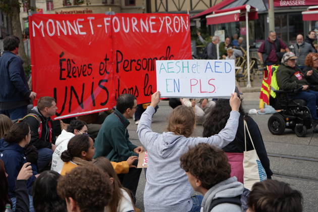 Students protest in Saint-Etienne, France SAINT-ETIENNE, FRANCE - OCTOBER 13: Thousands of people, carrying placards, march during a demonstration called by education unions and high school representatives amid the third teachers strike in two weeks in Saint-Etienne, France, on October 13, 2026. According to the prefecture, around 2,000 people took part in the march, while unions estimated the turnout at at least 4,000. A student delegation was due to meet with the prefect, while high school students called for another day of action on October 17. Stringer Anadolu Saint-Etienne France. Editorial use only. Please get in touch for any other usage. Copyright: x2026xAnadoluxStringerx