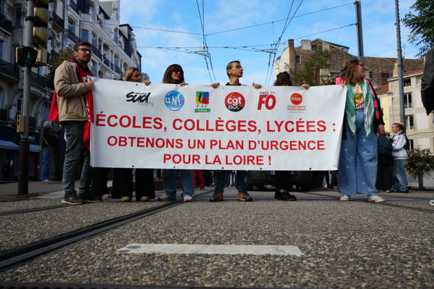 Students protest in Saint-Etienne, France SAINT-ETIENNE, FRANCE - OCTOBER 13: Thousands of people, carrying placards, march during a demonstration called by education unions and high school representatives amid the third teachers strike in two weeks in Saint-Etienne, France, on October 13, 2026. According to the prefecture, around 2,000 people took part in the march, while unions estimated the turnout at at least 4,000. A student delegation was due to meet with the prefect, while high school students called for another day of action on October 17. Stringer Anadolu Saint-Etienne France. Editorial use only. Please get in touch for any other usage. Copyright: x2026xAnadoluxStringerx