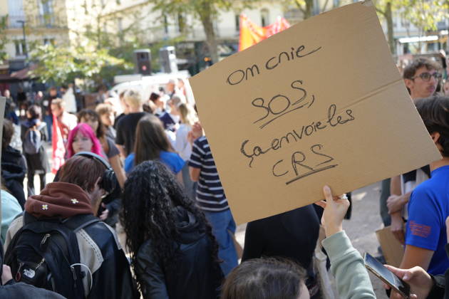 Students protest in Saint-Etienne, France SAINT-ETIENNE, FRANCE - OCTOBER 13: Thousands of people, carrying placards, march during a demonstration called by education unions and high school representatives amid the third teachers strike in two weeks in Saint-Etienne, France, on October 13, 2026. According to the prefecture, around 2,000 people took part in the march, while unions estimated the turnout at at least 4,000. A student delegation was due to meet with the prefect, while high school students called for another day of action on October 17. Stringer Anadolu Saint-Etienne France. Editorial use only. Please get in touch for any other usage. Copyright: x2026xAnadoluxStringerx