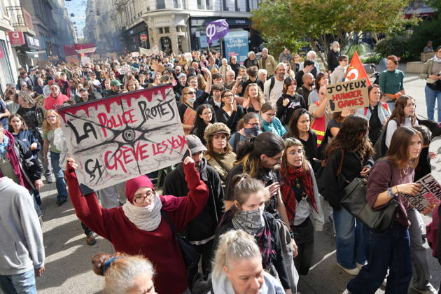 Students protest in Saint-Etienne, France SAINT-ETIENNE, FRANCE - OCTOBER 13: Thousands of people, carrying placards, march during a demonstration called by education unions and high school representatives amid the third teachers strike in two weeks in Saint-Etienne, France, on October 13, 2026. According to the prefecture, around 2,000 people took part in the march, while unions estimated the turnout at at least 4,000. A student delegation was due to meet with the prefect, while high school students called for another day of action on October 17. Stringer Anadolu Saint-Etienne France. Editorial use only. Please get in touch for any other usage. Copyright: x2026xAnadoluxStringerx