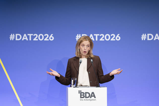 Karien Prien besucht Arbeitgebertag 2026 EUR, Deutschland, Berlin, 13.10.2026: Karin Prien (CDU), Bundesministerin für Bildung, Familie, Senioren, Frauen und Jugend auf dem Arbeitgebertag 2026 der Bundesvereinigung der Deutschen Arbeitgeberverbände.