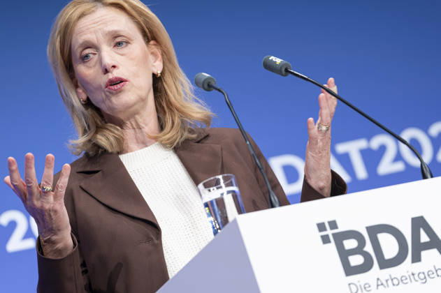 Karien Prien besucht Arbeitgebertag 2026 EUR, Deutschland, Berlin, 13.10.2026: Karin Prien (CDU), Bundesministerin für Bildung, Familie, Senioren, Frauen und Jugend auf dem Arbeitgebertag 2026 der Bundesvereinigung der Deutschen Arbeitgeberverbände.