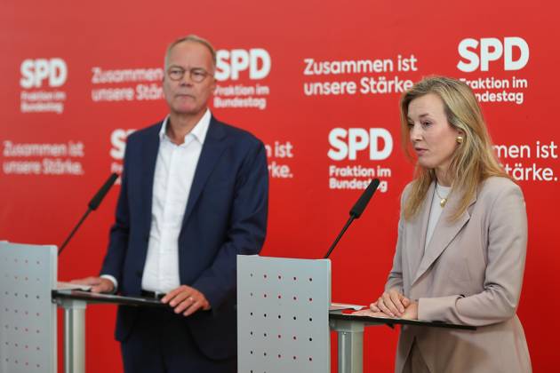Berlin, Deutschland, 13.10.2026: Deutscher Bundestag: SPD-Fraktionssitzung: Matthias Miersch und Siemtje Möller, beide SPD, geben ein Pressestatement Copyright: xdtsxNachrichtenagenturx dts_138356