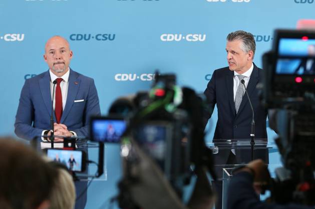 Berlin, Deutschland, 13.10.2026: Deutscher Bundestag: Unions-Fraktionssitzung: CSU-Landesgruppenchef Alexander Hoffmann und Fraktionschef Thorsten Frei (CDU) geben ein Pressestatement Copyright: xdtsxNachrichtenagenturx dts_138364