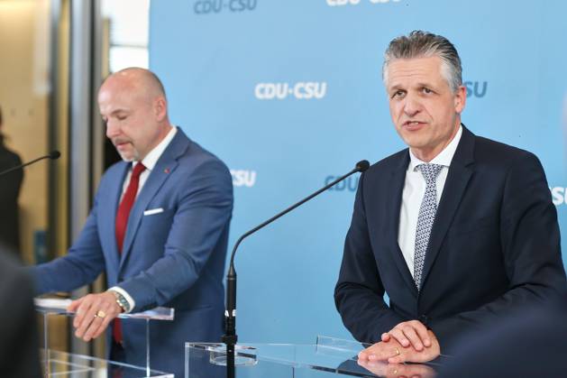 Berlin, Deutschland, 13.10.2026: Deutscher Bundestag: Unions-Fraktionssitzung: CSU-Landesgruppenchef Alexander Hoffmann und Fraktionschef Thorsten Frei (CDU) geben ein Pressestatement Copyright: xdtsxNachrichtenagenturx dts_138365