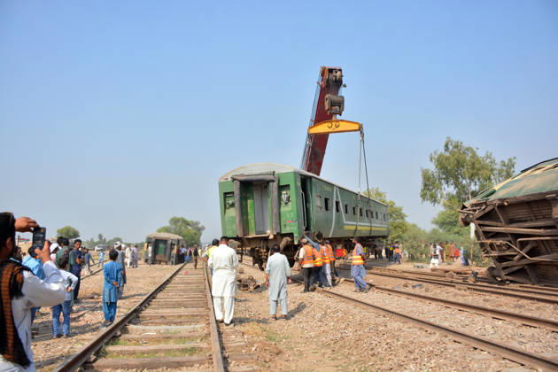 7 killed, 40 injured as passenger train derails in Pakistan MULTAN, PAKISTAN - OCTOBER 13: Rescue workers search for victims following the derailment of the Rehman Baba Express passenger train on the outskirts of Multan, Pakistan, on October 13, 2026. At least seven people were killed and 40 others injured when a passenger train derailed in Pakistan s eastern Punjab province early Tuesday, local media reported. Muhammad Reza Anadolu Multan Pakistan. Editorial use only. Please get in touch for any other usage.  Copyright: x2026xAnadoluxMuhammadxRezax