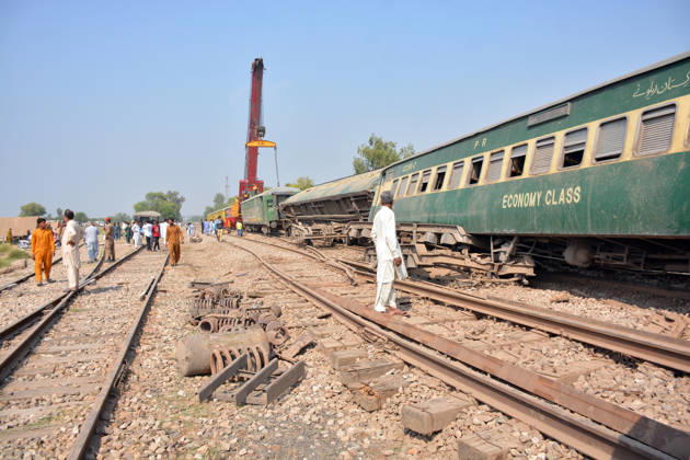 7 killed, 40 injured as passenger train derails in Pakistan MULTAN, PAKISTAN - OCTOBER 13: Rescue workers search for victims following the derailment of the Rehman Baba Express passenger train on the outskirts of Multan, Pakistan, on October 13, 2026. At least seven people were killed and 40 others injured when a passenger train derailed in Pakistan s eastern Punjab province early Tuesday, local media reported. Muhammad Reza Anadolu Multan Pakistan. Editorial use only. Please get in touch for any other usage.  Copyright: x2026xAnadoluxMuhammadxRezax