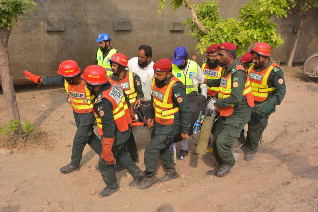 7 killed, 40 injured as passenger train derails in Pakistan MULTAN, PAKISTAN - OCTOBER 13: Rescue workers search for victims following the derailment of the Rehman Baba Express passenger train on the outskirts of Multan, Pakistan, on October 13, 2026. At least seven people were killed and 40 others injured when a passenger train derailed in Pakistan s eastern Punjab province early Tuesday, local media reported. Muhammad Reza Anadolu Multan Pakistan. Editorial use only. Please get in touch for any other usage.  Copyright: x2026xAnadoluxMuhammadxRezax
