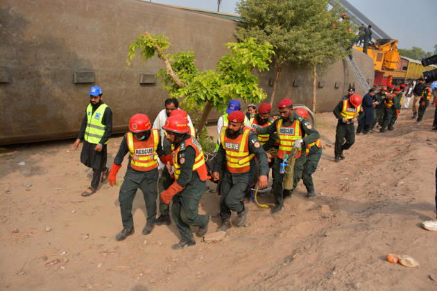 7 killed, 40 injured as passenger train derails in Pakistan MULTAN, PAKISTAN - OCTOBER 13: Rescue workers search for victims following the derailment of the Rehman Baba Express passenger train on the outskirts of Multan, Pakistan, on October 13, 2026. At least seven people were killed and 40 others injured when a passenger train derailed in Pakistan s eastern Punjab province early Tuesday, local media reported. Muhammad Reza Anadolu Multan Pakistan. Editorial use only. Please get in touch for any other usage.  Copyright: x2026xAnadoluxMuhammadxRezax
