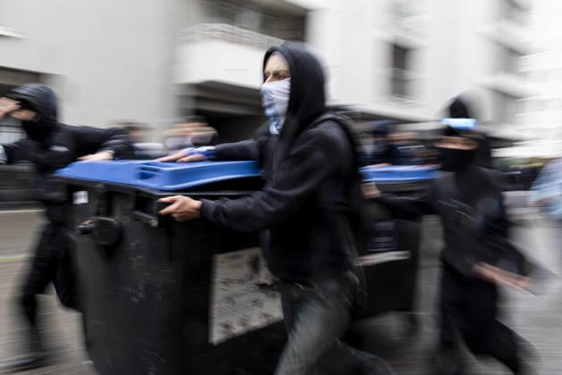 High school students blockade schools in Strasbourg over education policies STRASBOURG, FRANCE - OCTOBER 13: High school students stage blockades outside a school as part of protests over educational policies in Alsace region, in Strasbourg, France on October 13, 2026. Students organized blockades across several high schools in Alsace ahead of scheduled rallies in Strasbourg and Mulhouse, reflecting growing dissatisfaction among youth over education issues. Elyxandro Cegarra Anadolu Strasbourg France. Editorial use only. Please get in touch for any other usage.  Copyright: x2026xAnadoluxElyxandroxCegarrax