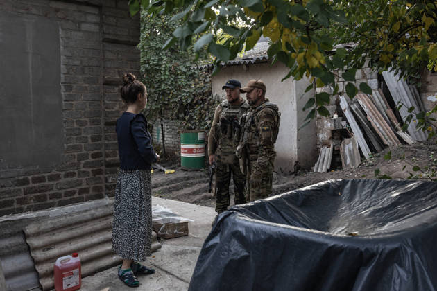 Police unit White Angels facilitates safe evacuation for family in war-torn Ukraine KRAMATORSK, UKRAINE - OCTOBER 13: The ‘White Angels’ police unit evacuates a family with children in the city of Kramatorsk, Ukraine, on October 13, 2026. Diego Herrera Carcedo Anadolu Kramatorsk Ukraine. Editorial use only. Please get in touch for any other usage.  Copyright: x2026xAnadoluxDiegoxHerreraxCarcedox