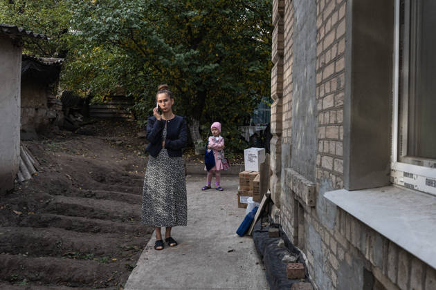 Police unit White Angels facilitates safe evacuation for family in war-torn Ukraine KRAMATORSK, UKRAINE - OCTOBER 13: The ‘White Angels’ police unit evacuates a family with children in the city of Kramatorsk, Ukraine, on October 13, 2026. Diego Herrera Carcedo Anadolu Kramatorsk Ukraine. Editorial use only. Please get in touch for any other usage.  Copyright: x2026xAnadoluxDiegoxHerreraxCarcedox