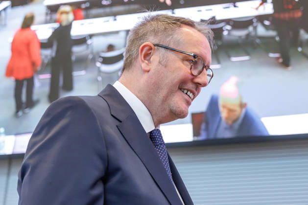 Alexander Schweitzer (SPD) bei der Fraktionssitzung Alexander Schweitzer (SPD), designierter Bundesministerin fuer Arbeit und Soziales vor der Fraktionssitzung am 13.10.26 in Berlin. Berlin Berlin Deutschland Reichstag