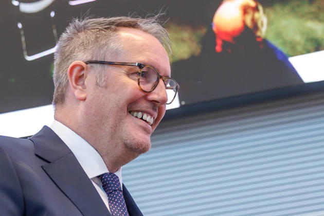 Alexander Schweitzer (SPD) bei der Fraktionssitzung Alexander Schweitzer (SPD), designierter Bundesministerin fuer Arbeit und Soziales vor der Fraktionssitzung am 13.10.26 in Berlin. Berlin Berlin Deutschland Reichstag