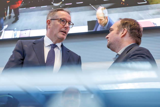 Alexander Schweitzer (SPD) bei der Fraktionssitzung Alexander Schweitzer (SPD), designierter Bundesministerin fuer Arbeit und Soziales vor der Fraktionssitzung am 13.10.26 in Berlin. Berlin Berlin Deutschland Reichstag