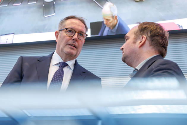 Alexander Schweitzer (SPD) bei der Fraktionssitzung Alexander Schweitzer (SPD), designierter Bundesministerin fuer Arbeit und Soziales vor der Fraktionssitzung am 13.10.26 in Berlin. Berlin Berlin Deutschland Reichstag