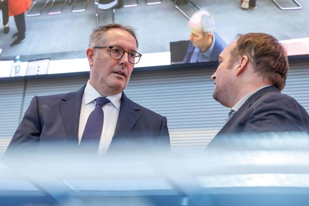 Alexander Schweitzer (SPD) bei der Fraktionssitzung Alexander Schweitzer (SPD), designierter Bundesministerin fuer Arbeit und Soziales vor der Fraktionssitzung am 13.10.26 in Berlin. Berlin Berlin Deutschland Reichstag
