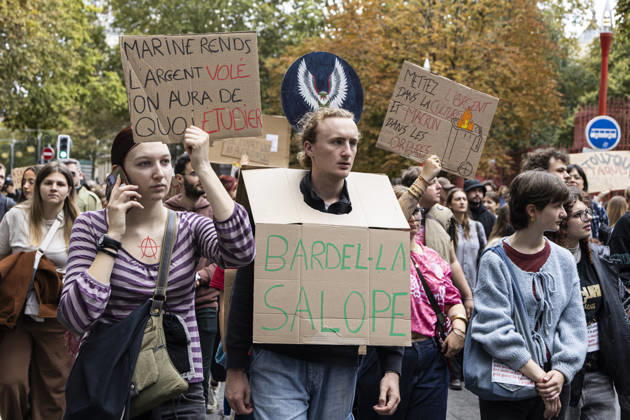 High School Students Protest Education Budget Cuts In Lille - France Protesters seen holding placards as they march through the streets during the demonstration. Thousands of high school students and protesters are marching through the streets to protest against budget cuts affecting high schools and the entire national education system in Lille on 13 October 2026. Photo by Sebastien Courdji ABACAPRESS Lille Hauts-de-France France  Copyright: xCourdjixSebastien ABACAx