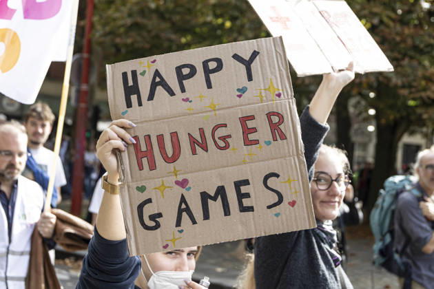 High School Students Protest Education Budget Cuts In Lille - France Protesters seen holding placards as they march through the streets during the demonstration. Thousands of high school students and protesters are marching through the streets to protest against budget cuts affecting high schools and the entire national education system in Lille on 13 October 2026. Photo by Sebastien Courdji ABACAPRESS Lille Hauts-de-France France  Copyright: xCourdjixSebastien ABACAx