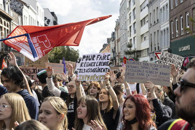 High School Students Protest Education Budget Cuts In Lille - France Protesters seen holding placards as they march through the streets during the demonstration. Thousands of high school students and protesters are marching through the streets to protest against budget cuts affecting high schools and the entire national education system in Lille on 13 October 2026. Photo by Sebastien Courdji ABACAPRESS Lille Hauts-de-France France  Copyright: xCourdjixSebastien ABACAx