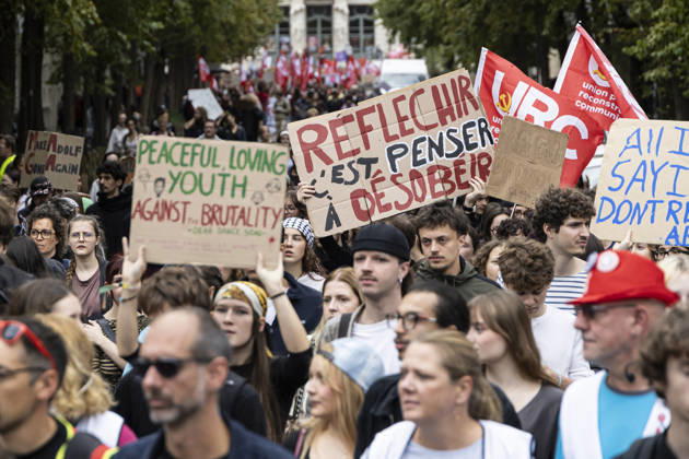 High School Students Protest Education Budget Cuts In Lille - France Protesters seen holding placards as they march through the streets during the demonstration. Thousands of high school students and protesters are marching through the streets to protest against budget cuts affecting high schools and the entire national education system in Lille on 13 October 2026. Photo by Sebastien Courdji ABACAPRESS Lille Hauts-de-France France  Copyright: xCourdjixSebastien ABACAx