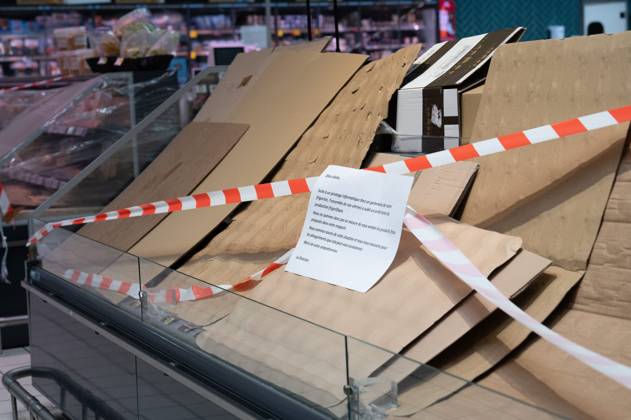 CYBERATTACK ON REFRIGERATION SYSTEMS IN SUPERMARKETS PHOTOPQR OUEST FRANCE ELSA RANCEL OUEST FRANCE LANNION OCTOBER 12, 2026 A cyberattack affected the refrigeration systems of about 100 major retail chains, such as Intermarché, Super U, and Leclerc, on Monday, October 12, 2026. Here, at this Intermarché in the Côtes-d’Armor—the store does not wish to be identified or named—the refrigerators in all the fresh and frozen food aisles have been shut down. THE SUPERMARKET DOES NOT WISH TO BE NAMED, SIMPLY A SCENE FROM AN INTERMARCHÉ IN THE CÔTES D’ARMOR Photo by ELSA RANCEL, OUEST FRANCE Several large and medium-sized retailers were victims of a cyberattack that affected refrigeration equipment on the night of Monday, October 12, 2026, Western Copyright: xPHOTOPQR OUESTxFRANCE MAXPPPxELSAxRANCELx xOUEST-FRANCEx 20261012OFR1231 20261012OFR1231