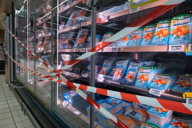 CYBERATTACK ON REFRIGERATION SYSTEMS IN SUPERMARKETS PHOTOPQR OUEST FRANCE ELSA RANCEL OUEST FRANCE LANNION OCTOBER 12, 2026 A cyberattack affected the refrigeration systems of about 100 major retail chains, such as Intermarché, Super U, and Leclerc, on Monday, October 12, 2026. Here, at this Intermarché in the Côtes-d’Armor—the store does not wish to be identified or named—the refrigerators in all the fresh and frozen food aisles have been shut down. THE SUPERMARKET DOES NOT WISH TO BE NAMED, SIMPLY A SCENE FROM AN INTERMARCHÉ IN THE CÔTES D’ARMOR Photo by ELSA RANCEL, OUEST FRANCE Several large and medium-sized retailers were victims of a cyberattack that affected refrigeration equipment on the night of Monday, October 12, 2026, Western Copyright: xPHOTOPQR OUESTxFRANCE MAXPPPxELSAxRANCELx xOUEST-FRANCEx 20261012OFR1236 20261012OFR1236