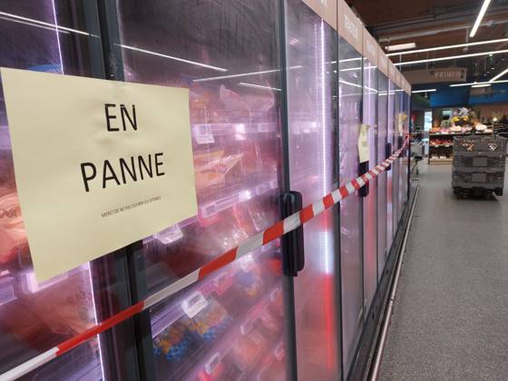 Cyberattack on Refrigerators PHOTOPQR LE TELEGRAMME Monique Kéromnès Saint Martin des Champs October 12, 2026 SAINT MARTIN DES CHAMPS 29 On October 12, 2026, at the Intermarché supermarket in Saint Martin des Champs, near the Morlaix 29 train station, all fresh and frozen food sections were out of service, this Monday, October 12, 2026, following a cyberattack on the management systems of the refrigerated display cases. Photo credit: Le Télégramme, Monique Kéromnès. Several large and medium-sized retailers were victims of a cyberattack that affected refrigeration equipment on the night of Monday, October 12, 2026, in western France, Saint-Martin-des-Champs, France Copyright: xPHOTOPQR LExTELEGRAMME MAXPPPxMoniquexKéromnèsx 20261012TGB1503 20261012TGB1503